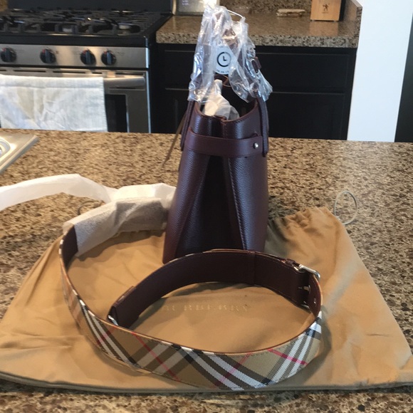 NWT Burberry Vintage Banner - Picture 3 of 8